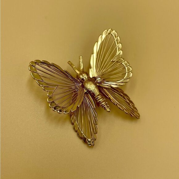 Vintage Monet Gold Tone Butterfly Filigree Brooch Pin - Picture 1 of 5